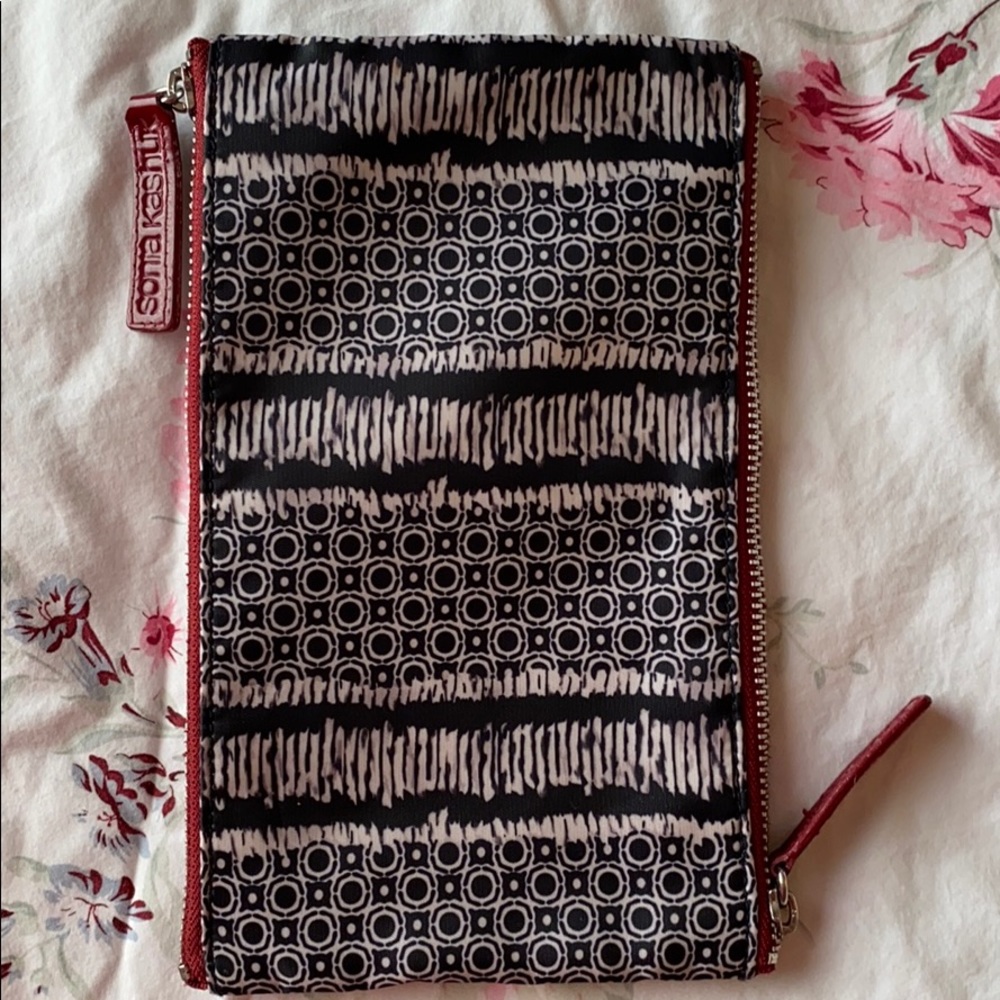 EUC double zipped medium cosmetic bag